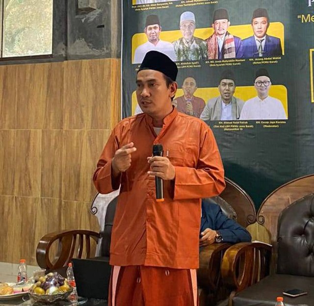 Sekretaris LBM PWNU Jabar, Kiai Afif Yahya Aziz menyampaikan, pihaknya bakal kembali membahas polemik yang terjadi secara nasional di Indonesia. Kali ini, serangan TikTok Shop terhadap Usaha Mikro Kecil Menengah (UMKM) Foto : Istimewa