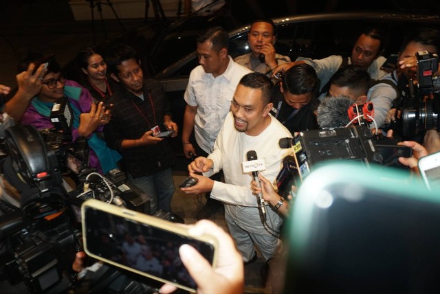 Ahmad Sahroni tiba di NasDem Tower, Jakarta, usai kepulangan Mentan Syahrul Yasin Limpo (SYL) ke tanah air, pada Rabu (4/10/2023).  Foto: Iqbal Firdaus/kumparan