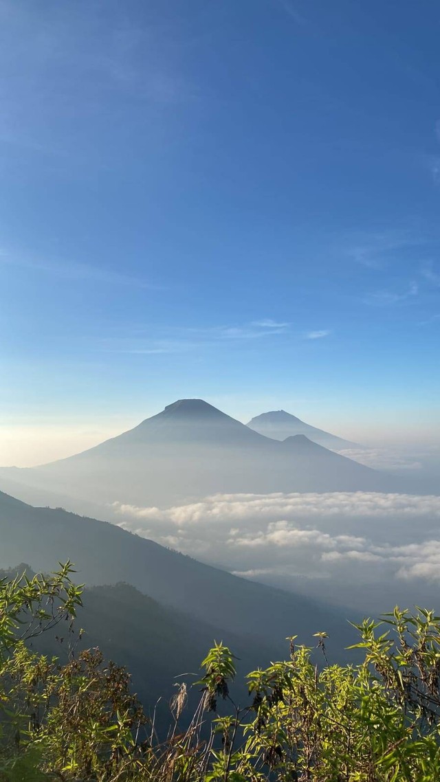 Pemandangan dari Gunung Bismo (Sumber : Pribadi 4/6/2023)