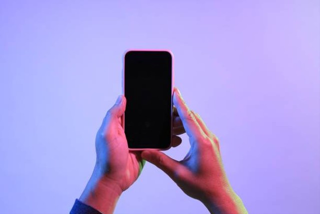 Ilustrasi Cara Isi Gopay Pakai Pulsa, Foto: Unsplash/kimberrywood.