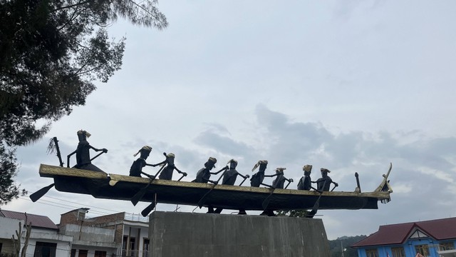 Penataan Waterfront City dan Jembatan Tano Ponggol di Kecamatan Pangururan, Samosir, Sumatera Utara, Kamis (5/10/2023). Foto: Fariza Rizky Ananda/kumparan