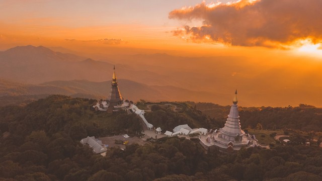 Puncak tertinggi di Thailand adalah, foto hanya ilustrasi: Unsplash/Bharath Mohan