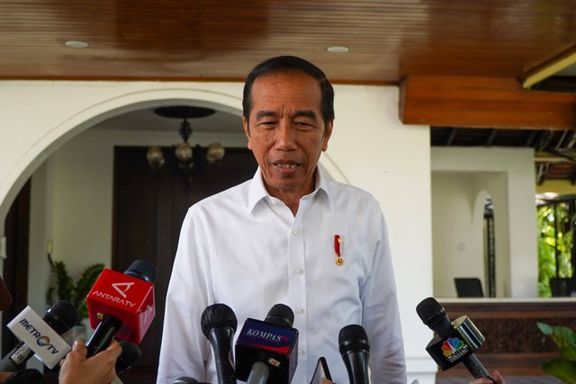 Presiden Joko Widodo memberikan keterangan terkait pengunduran diri Syahrul Yasin Limpo sebagai Menteri Pertanian. Foto: Biro Pers Sekretariat Presiden