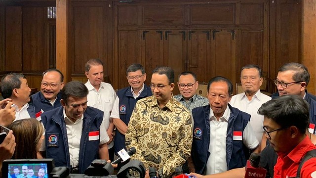 Bacapres Koalisi Perubahan Anies Baswedan menerima dukungan dari purnawirawan TNI-Polri di Pendopo Anies Baswedan, Lebak Bulus, Jakarta, Jumat (6/10/2023). Foto: Luthfi Humam/kumparan