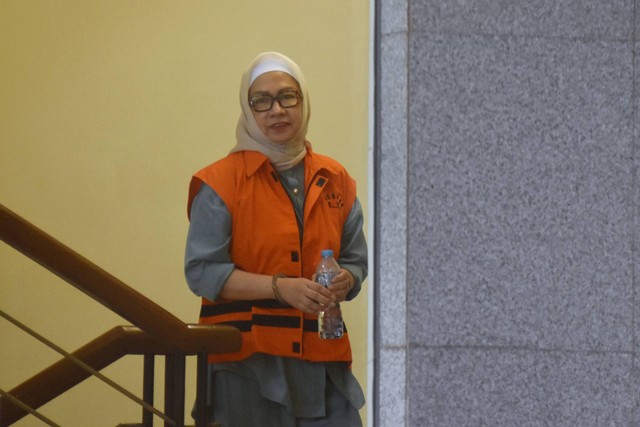 Tersangka kasus dugaan korupsi Karen Agustiawan tiba untuk menjalani pemeriksaan di Gedung Merah Putih KPK, Jakarta, Jumat (6/10/2023). Foto: Indrianto Eko Suwarso/ANTARA FOTO