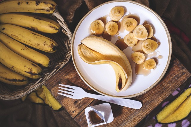  Ilustrasi Cara Bikin Nugget Pisang, Foto Unsplash/Eiliv Aceron