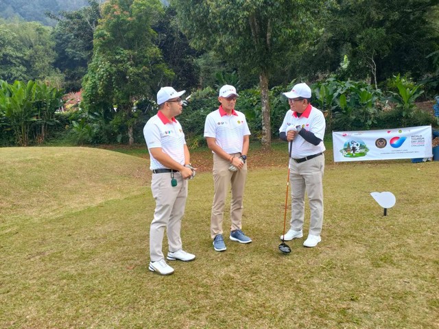 Menparekeraf Sandiaga saat World Tourism Day Golf Geopark Challenge di Handara Golf and Resort, Kabupaten Buleleng, Bali, Sabtu (7/10/2023). Foto: Denita BR Matondang/kumparan