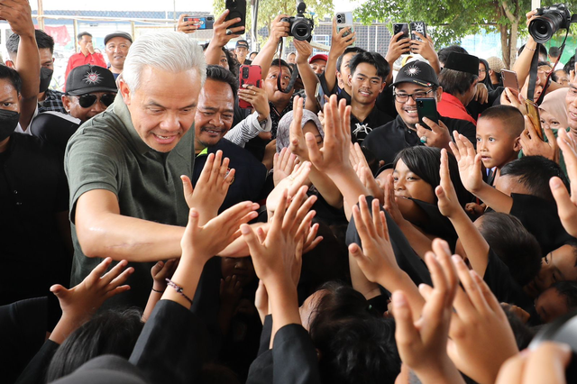 Bacapres Ganjar Pranowo saat mengunjungi di Taman Agro Eduwisata GSG 07 Kembangan, Jakarta Barat, Sabtu (7/10/2023). Foto: Dok. Istimewa