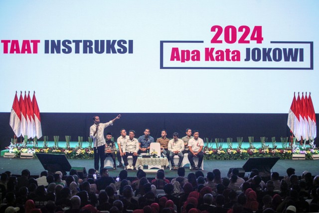 Presiden Joko Widodo memberi pidato saat menghadiri Konsolidasi Nasional Jaringan Relawan Alap-Alap Jokowi di Sentul International Convention Center (SICC), Kabupaten Bogor, Jawa Barat, Sabtu (7/10/2023). Foto: Yulius Satria Wijaya/Antara Foto