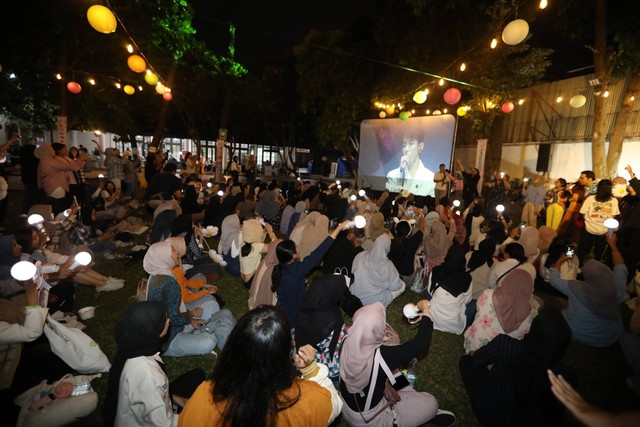 Keseruan acara noraebang atau karaoke party edisi spesial Seventeen playlist pada kumparan Hangout, di Taman Komunitas kumparan, Sabtu (7/10/2023). Foto: Aditia Noviansyah/kumparan