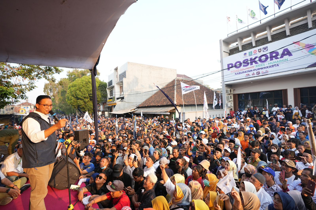 Bacapres Anies Baswedan dalam meresmikan Posko Rakyat (Poskora) Relawan Anies-Muhaimin Kabupaten Purwakarta, Sabtu (7/10). Foto: Dok. Istimewa