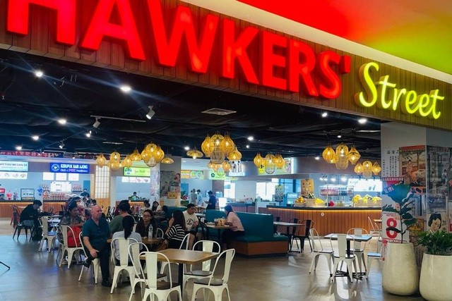 Pluit Village baru saja meresmikan pembukaan food court terbaru bertemakan "Hawkers Street", Sabtu (7/10). Foto: Dok. Istimewa
