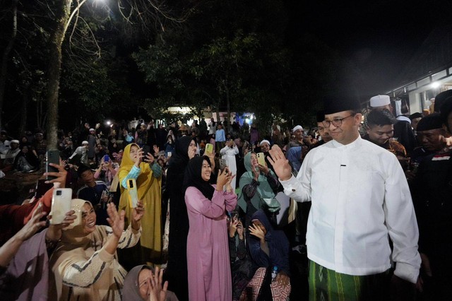 Bacapres Anies Baswedan di Masjid Agung Baing Yusuf dan menghadiri pengajian di Pondok Pesantren Al-Aqhtob Purwakarta. Foto: Dok. Istimewa