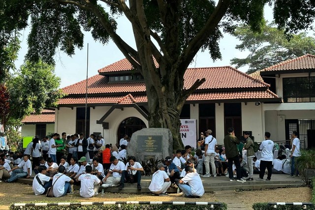 Persiapan kegiatan yang rencananya akan dihadiri Anies Baswedan di Gedung Indonesia Menggugat di Kota Bandung. Foto: Dok. Istimewa