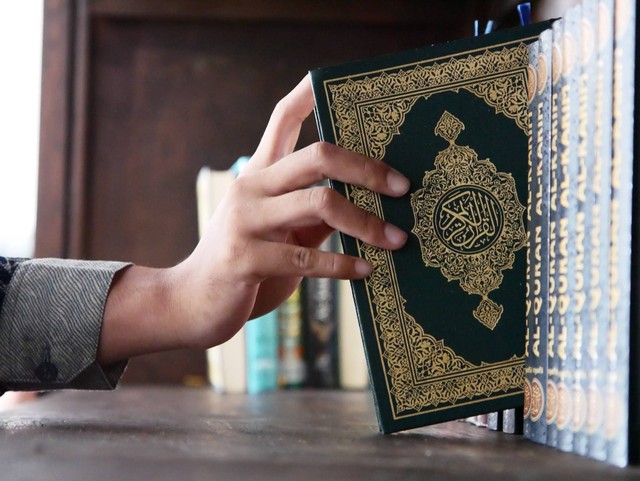 Ilustrasi Cara Beriman kepada Kitab-Kitab sebelum Al-Quran, Sumber: Unsplash/Masjid Maba