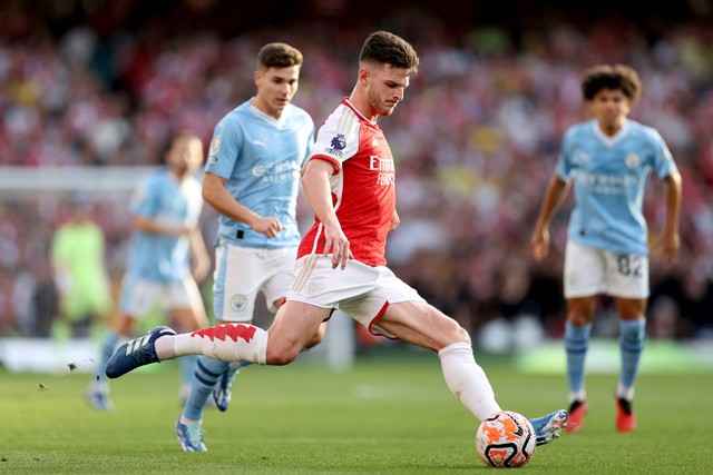 Declan Rice dalam pertandingan Liga Inggris 2023/24 antara Arsenal vs Manchester City di Stadion Emirates, London, Inggris, pada Minggu (8/10). Foto: Twitter/@Arsenal