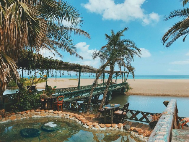 Ilustrasi Villa di Bali Dekat Pantai. Sumber: Unsplash/Charly Darque