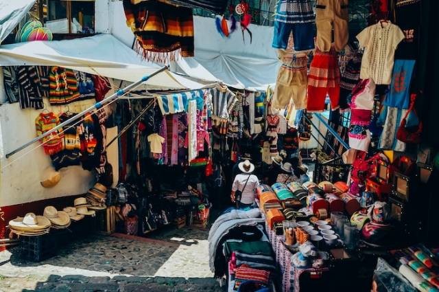 Ilustrasi contoh pasar barang konsumsi, sumber foto: Ricky Esquivel by pexels.com