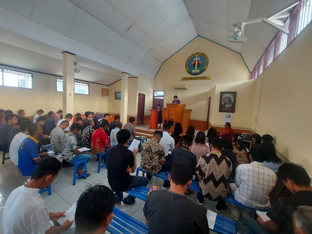 Ibadah Rutin Gereja Immanuel Lapas Palopo, Wujudkan Warga Binaan Taat Beragama