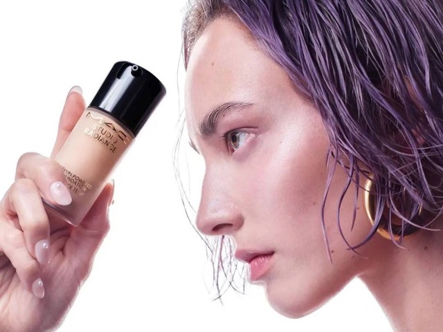 MAC Cosmetics Rilis Foundation Baru, MAC Studio Radiance Serum-Powered Foundation. Foto: Instagram/@maccosmeticsid.
