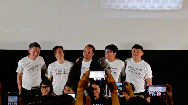 Konferensi pers film berjudul Jatuh Cinta Seperti di Film-Film (JESEDEF), Selasa (11/10/2023). Foto: Aprilandika Pratama/kumparan