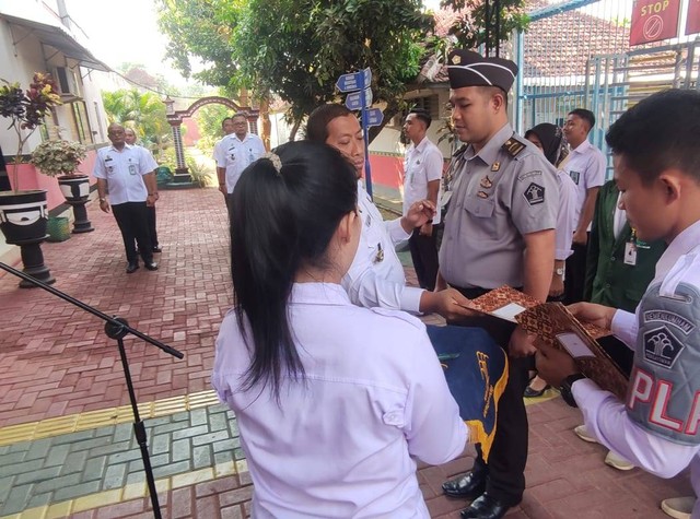 Penyematan Kenaikan Pangkat Pegawai Lapas Batang