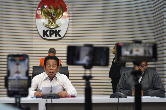 Wakil Ketua KPK Johanis Tanak memberikan keterangan pers penetapan dan penahanan tersangka Sekjen Kementerian Pertanian Kasdi Subagyono di Gedung Merah Putih KPK, Jakarta, Rabu (11/10/2023). Foto: Indrianto Eko Suwarso/ANTARA FOTO