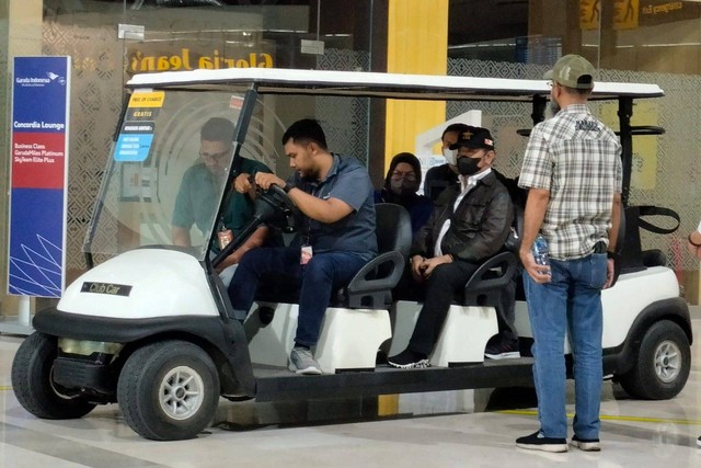 SYL terbang ke Jakarta usai ditetapkan tersangka. Foto: Dok. Istimewa