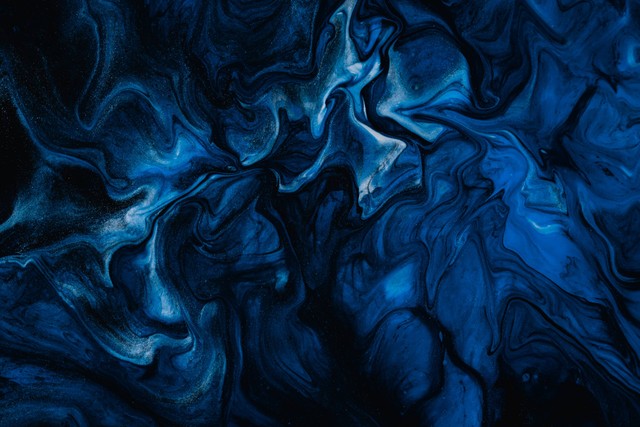 Ilustrasi Cara Membuat Warna Biru Tua. Foto: Unsplash/Pawel Czerwinski