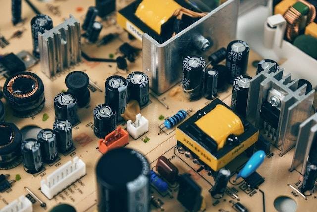 Simbol-simbol komponen listrik. Sumber: pexels.com