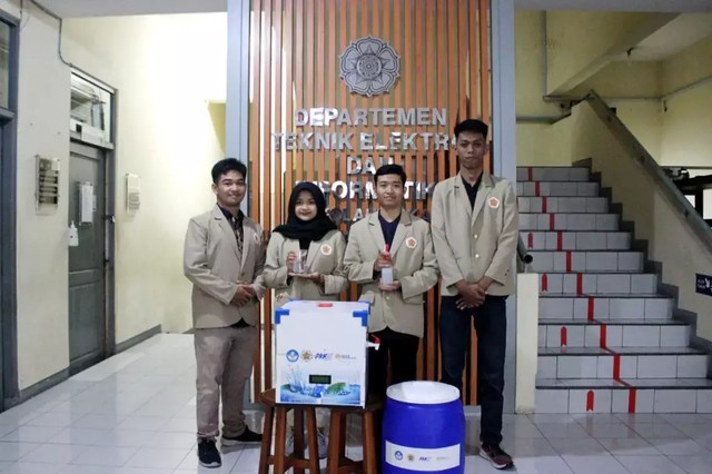 Mahasiswa UGM buat alat pengolah air hujan jadi air minum. Foto: Dok. UGM