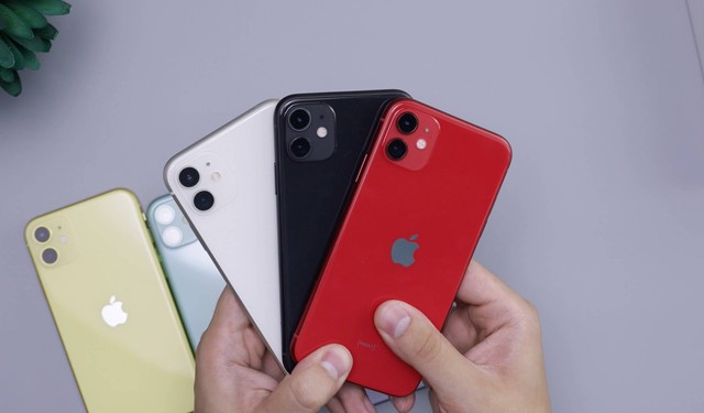 Cara Menyalakan iPhone 11. Foto: unsplash/Daniel Romero.