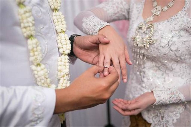Ilustrasi doa setelah akad nikah bagi penghulu. Foto: Pexels. 