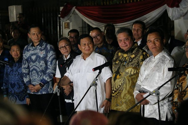 Prabowo Subianto bersama dengan para Ketua Umum Partai Koalisi Indonesia Maju. Foto: Aditia Noviansyah/kumparan