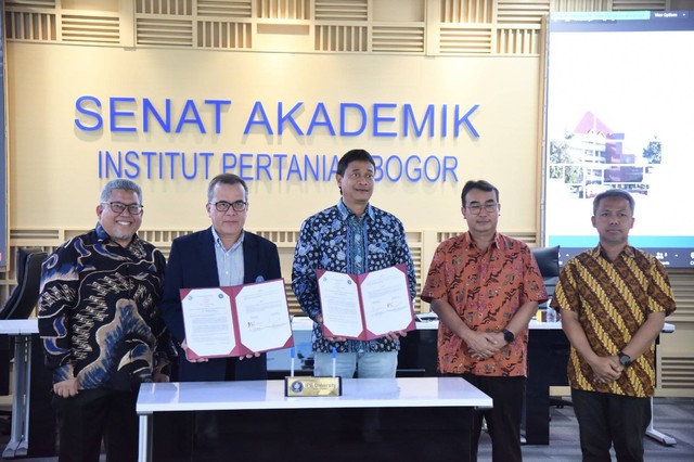 IPB University Tandatangani Kerja Sama dengan Kompas Gramedia