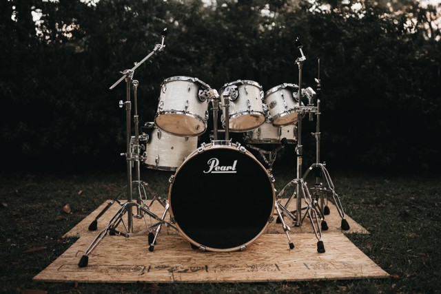 Cara Memainkan Drum secara Autodidak. Foto: Unsplash/David Martin.