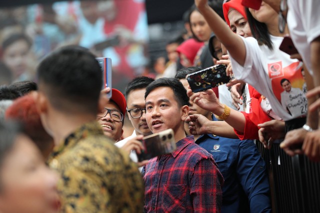 Gibran di acara Rakernas Projo ke-VI di Indonesia Arena, Jakarta Selatan, Sabtu (14/10/2023). Foto: Aditia Noviansyah/kumparan