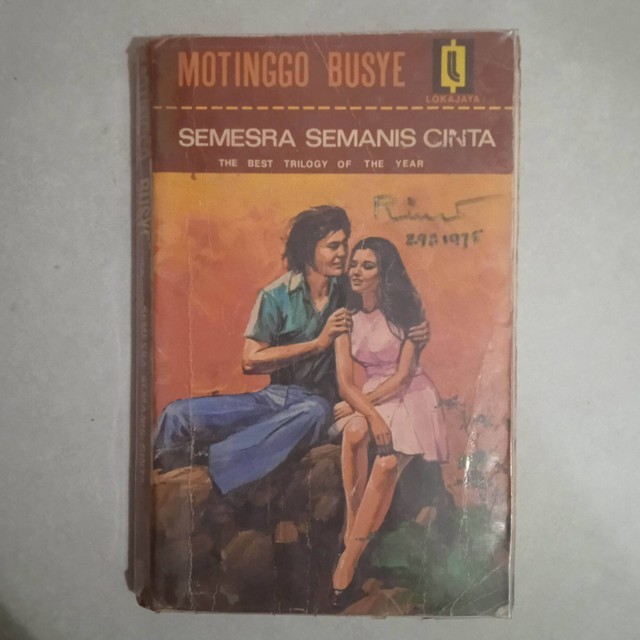 Ilustrasi Tren Buku Saku. Sumber: https://www.lazada.co.id/products/semesra-semanis-cinta-motinggo-busye-i7088126568-s13383512510.html?spm=a2o4j.tm80150940.3312045370.1.5ae29Z729Z72ss.5ae29Z729Z72ss