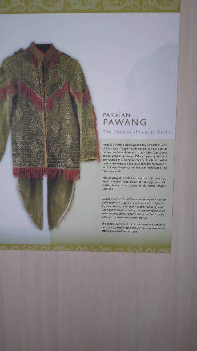 Ilustrasi Baju Pawang di Museum Balanga Palangka Raya, foto : dokumentasi pribadi