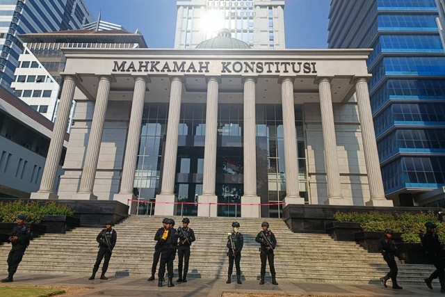 Suasana jelang putusan batas usia Capres-cawapres di Mahkamah Konstitusi, Jakarta, Senin (16/10/2023). Foto: Hedi/kumparan