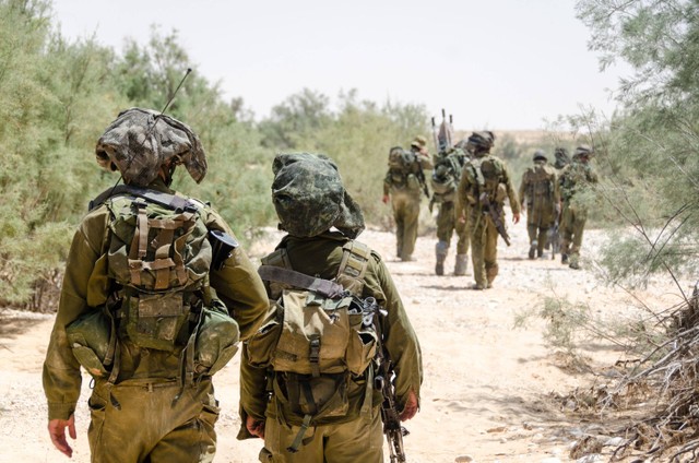 Mitznefet, helm 'badut' milik tentara Israel. Foto: Shutterstock