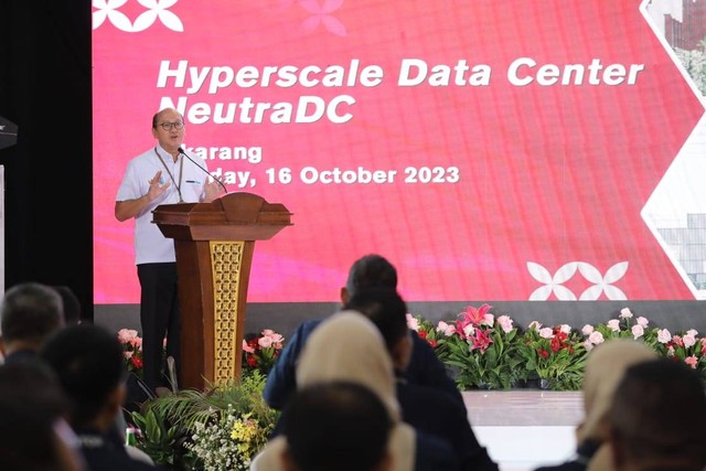 Wakil Menteri Badan Usaha Milik Negara Republik Indonesia, Rosan Perkasa Roeslani dalam acara kunjungan ke Hyperscale Data Center milik Telkom Data Ekosistem (NeutraDC), anak usaha TelkomGroup di Cikarang, Senin (16/10). Foto: Dok. Telkom