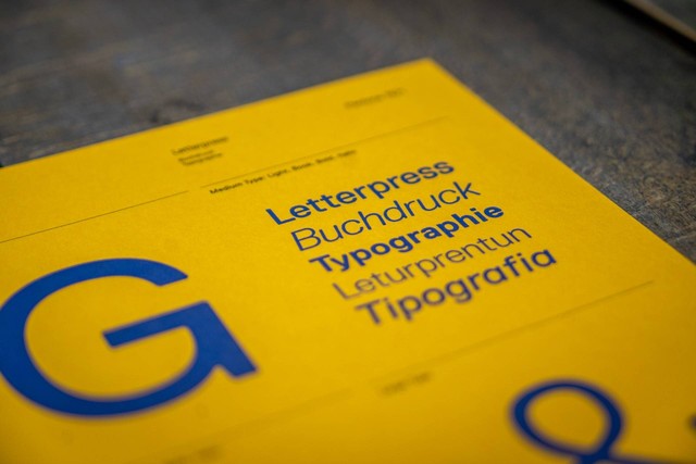Ilustrasi Karakter Huruf Tipografi. Sumber: Unsplash/Mika Baumeister