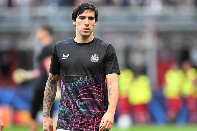 Pemain Newcastle United Sandro Tonali. Foto: Daniele Mascolo/REUTERS