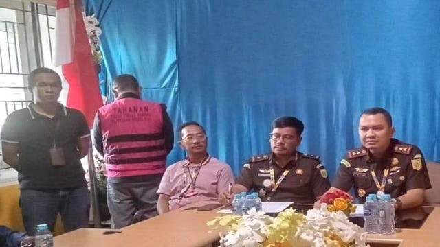 Kepala Kejaksaan Negeri Siak,Tri Anggoro Mukti (kanan). Foto: kumparan