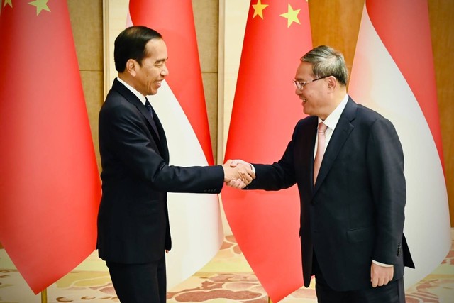 Presiden Joko Widodo mengadakan pertemuan dengan PM China Li Qiang. Foto: Laily Rachev/Biro Pers Sekretariat Presiden