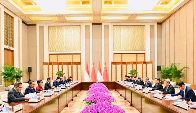 Presiden Joko Widodo mengadakan pertemuan dengan PM China Li Qiang. Foto: Laily Rachev/Biro Pers Sekretariat Presiden