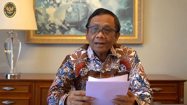 Menko Polhukam Mahfud MD memberikan sambutan saat Dialog Kebangsaan: Sukses Pemilu 2024 Menuju Indonesia Maju. Foto: Youtube/Kemenko Polhukam RI