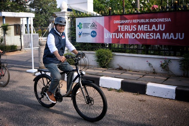 Bacapres Anies Baswedan mendatangi RSUP Fatmawati untuk melaksanakan medical check up (MCU) menggunakan sepeda dari kediamannya di Lebak Bukus Dalam II Jakarta Selatan, Selasa (17/10/2023).  Foto: Dok. Istimewa