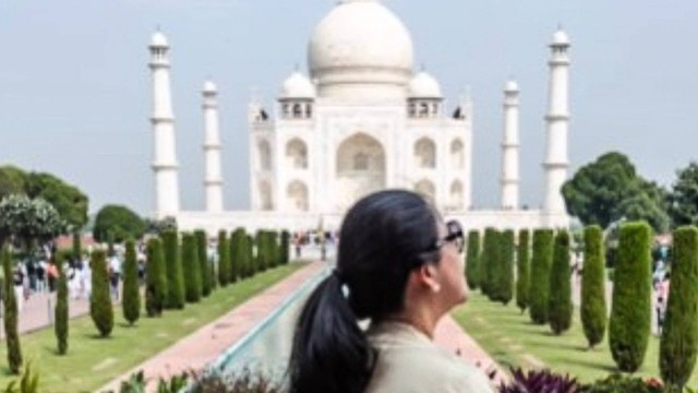 Ketua DPR RI Puan Maharani mengunjungi Taj Mahal di India.
 Foto: Instagram.com/puanmaharaniri